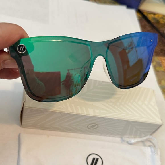 Blenders Eyewear Blue green Sunglasses- Midori Splash polarized - Picture 8 of 8
